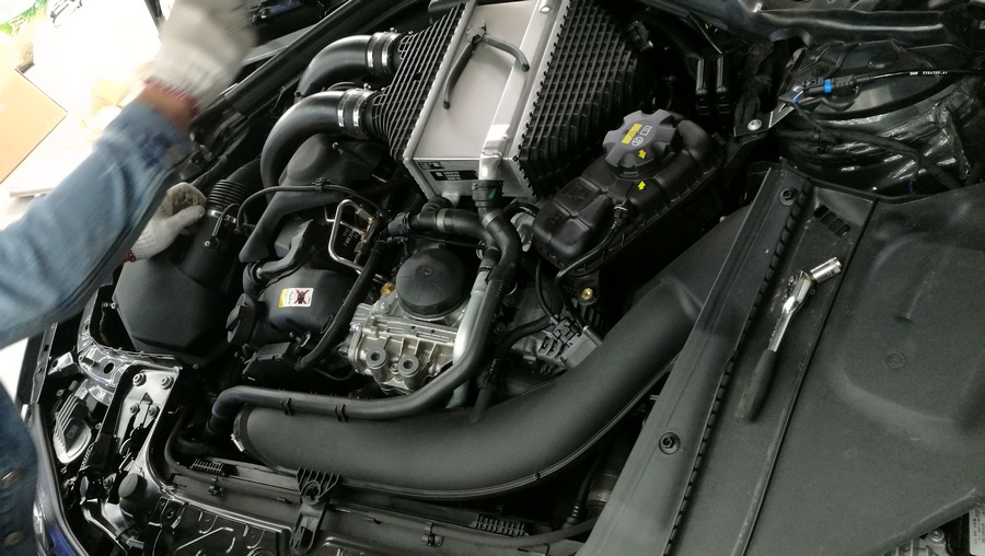 宝马M4-上海夜煞